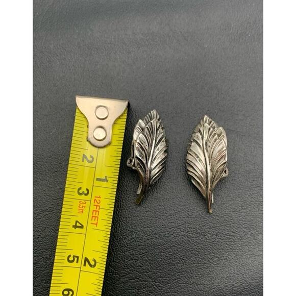 Vintage Whiting And Davis Silver Tone Leaf / Leaves Clip On Earrings Signed - Picture 3 of 5